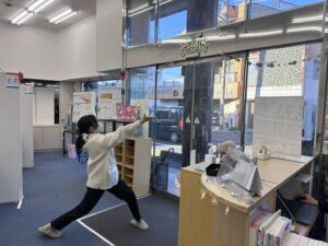 装飾を終えた講師